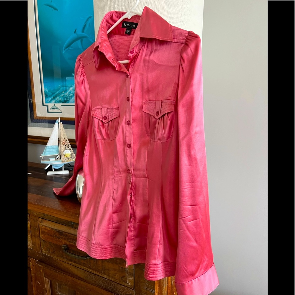 Bebe SILK Blouse 👚.  Size M